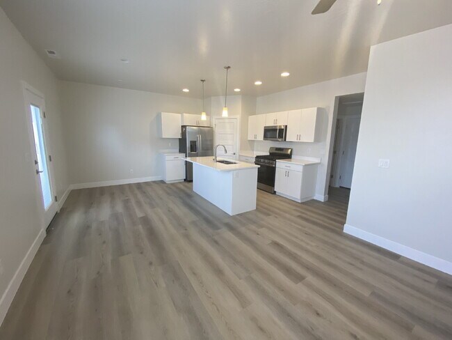 Building Photo - 4138 Baywood Dr