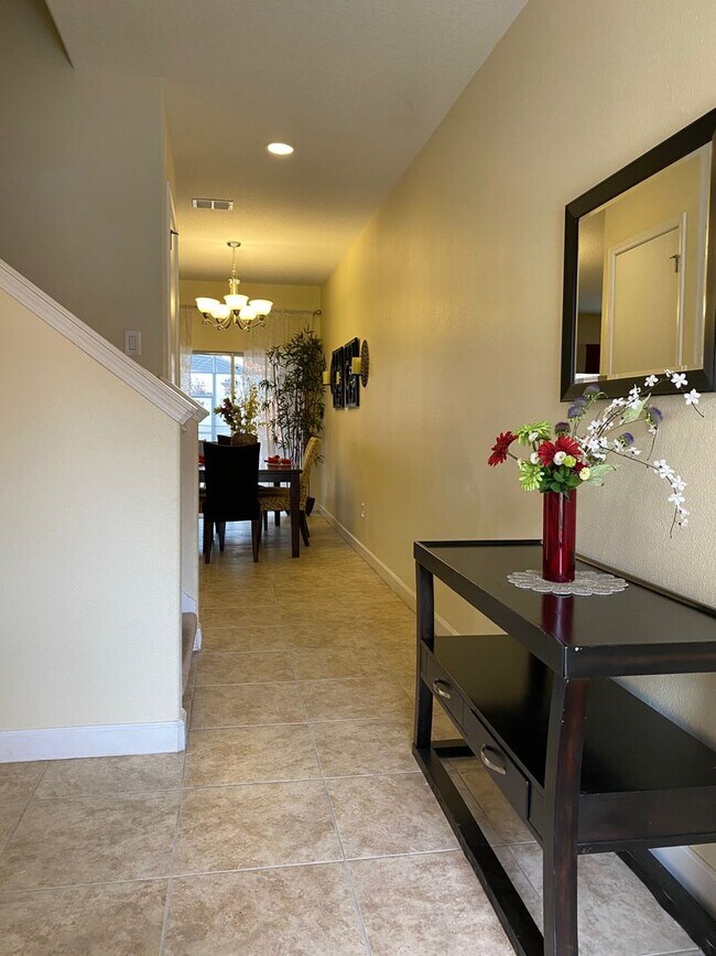 Building Photo - Paradise Palms furnished Pool Villa - Move...