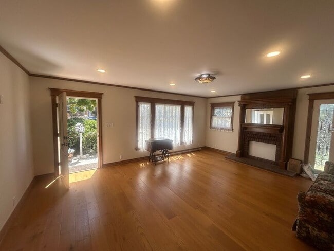 Building Photo - 2434 Florencita Dr W