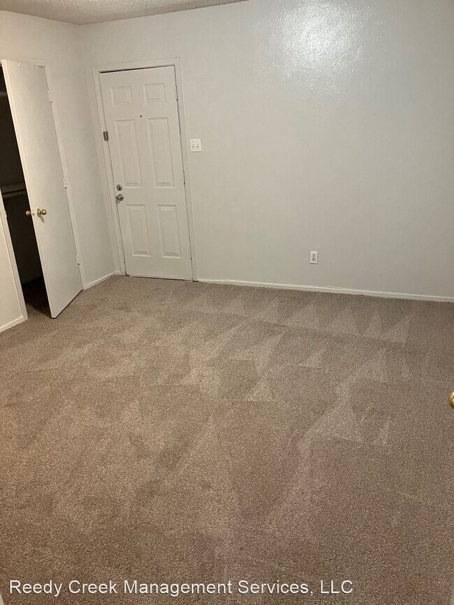 Building Photo - 2 br, 1 bath House - 2034 Oakwood Court