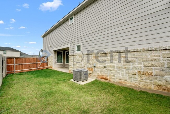 Building Photo - Unit