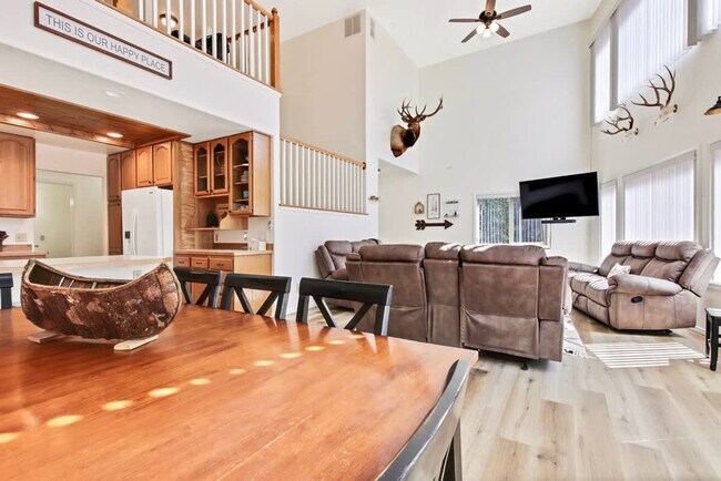 Foto del edificio - 1496 Pine Ridge Dr