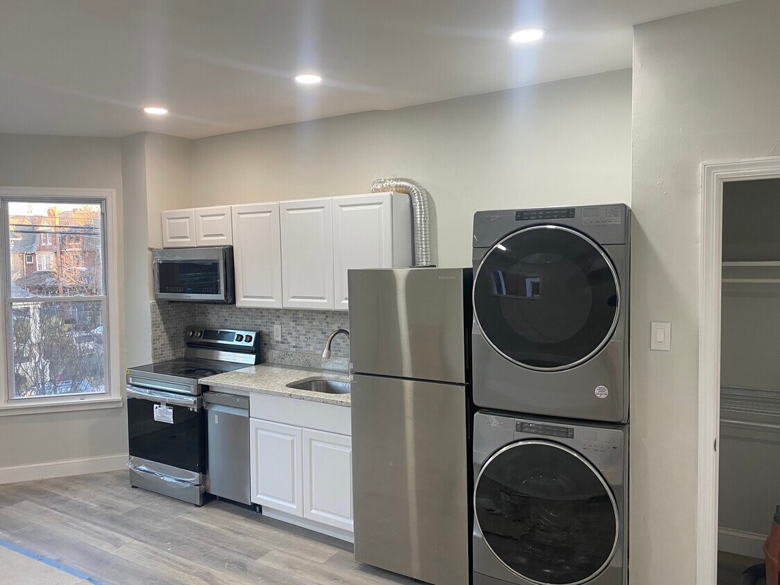 Studio - 808 S 49th St