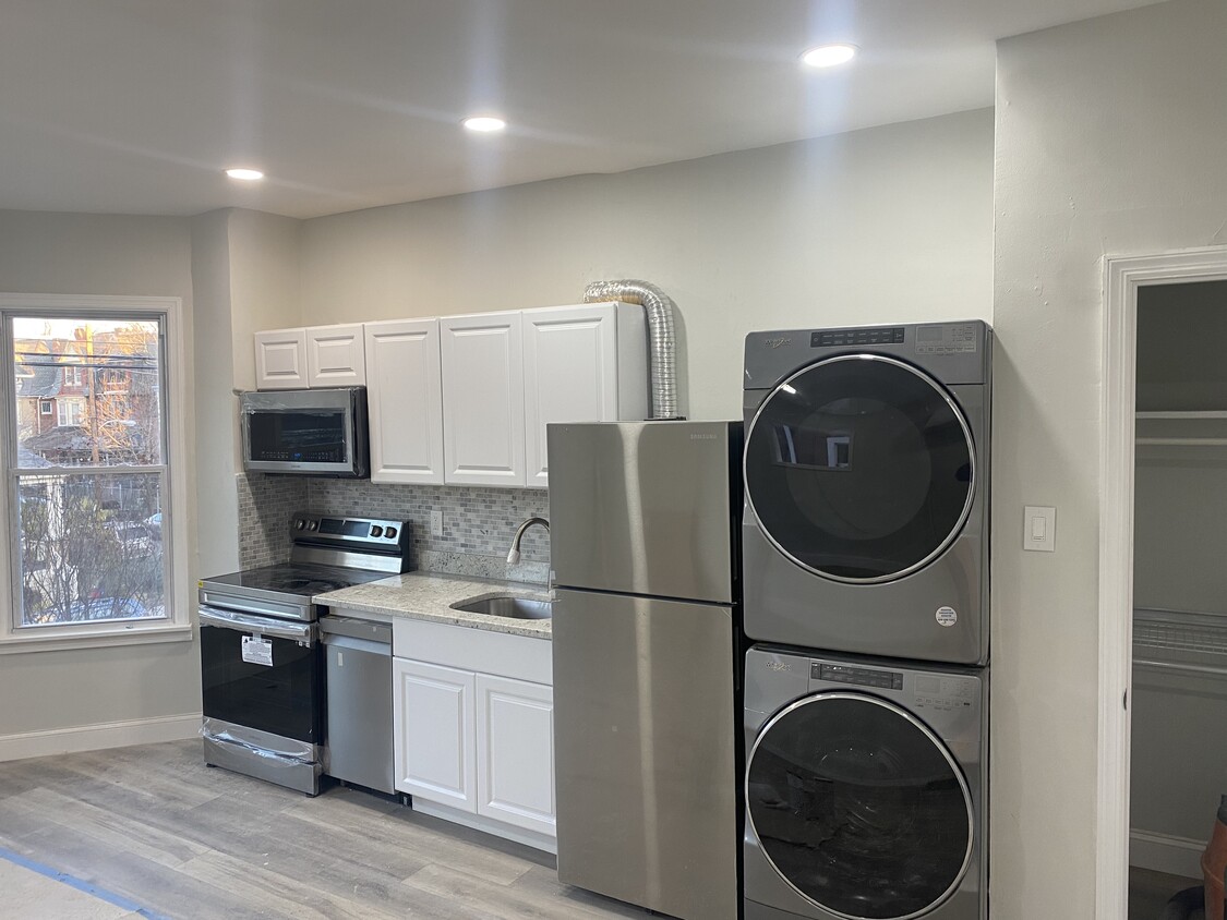 Studio - 808 S 49th St