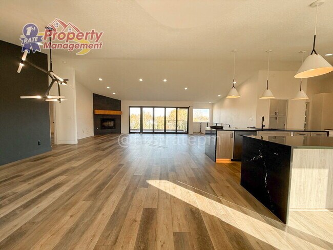 Building Photo - 2020 Primrose Dr