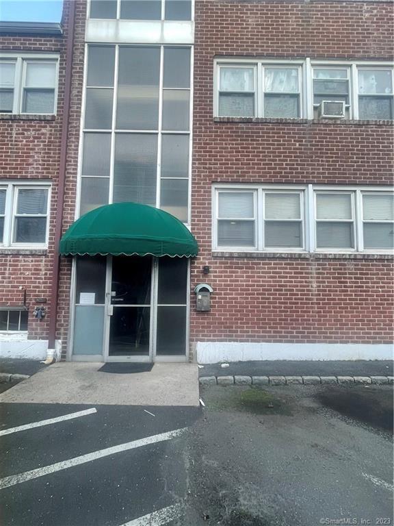 Primary Photo - 324 Strawberry Hill Ave