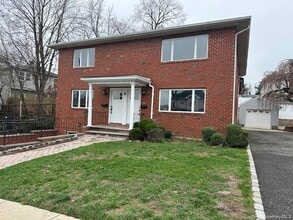 Building Photo - 5 Linwood Rd N