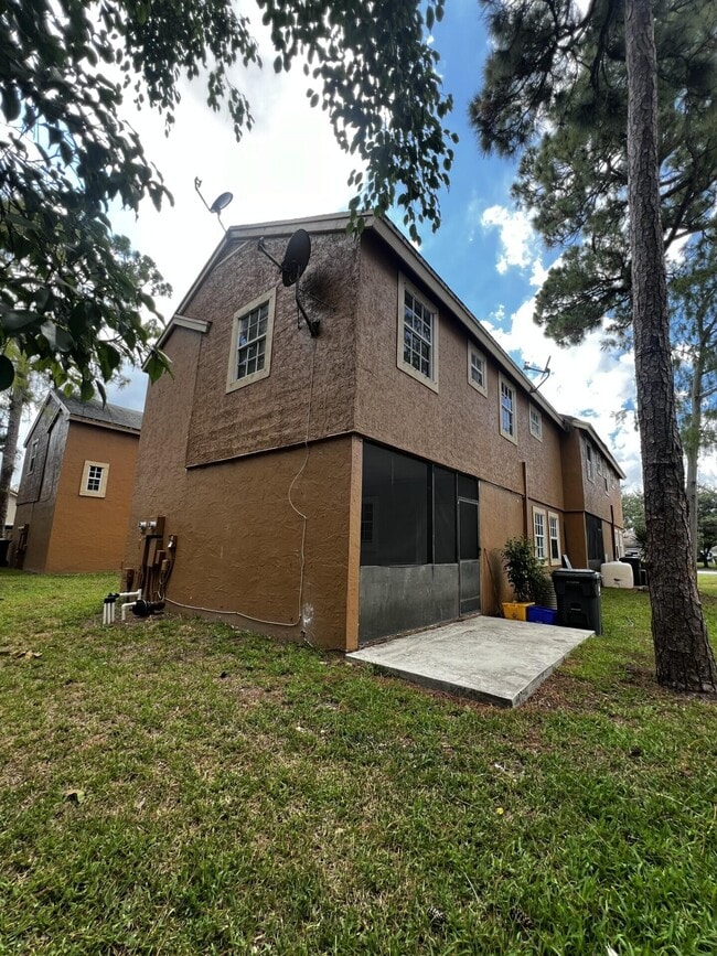 Building Photo - 13984 Morning Glory Dr