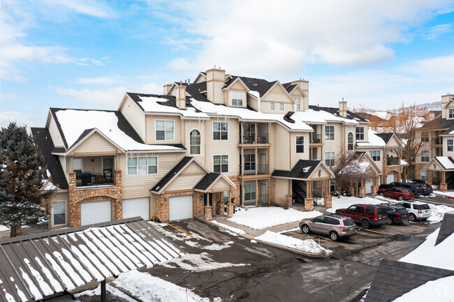 Building Photo - Canyon Creek Club