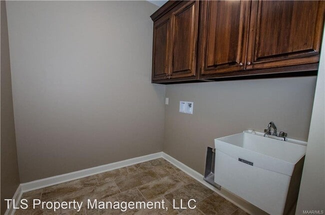 Building Photo - 4 br, 2.5 bath House - 1004 Legacy Drive 1