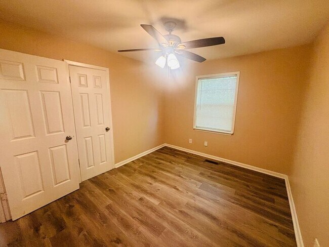 Building Photo - 304 S Martin St