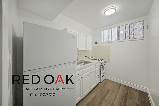 Foto del edificio - Charming Studio with Tons of Natural Light...