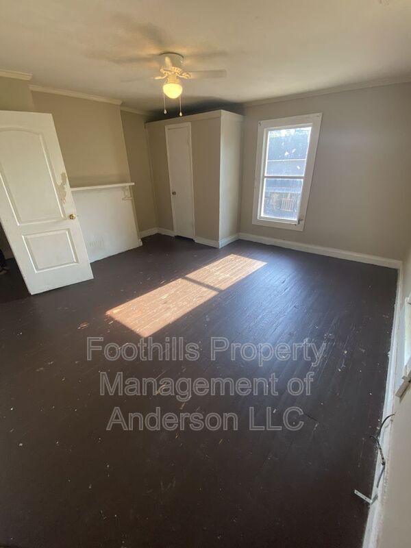 Building Photo - 313 E St