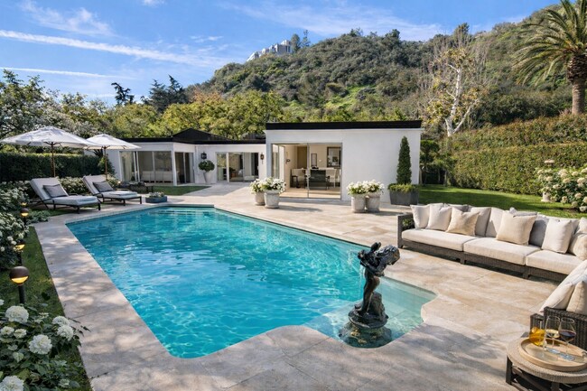 Foto del edificio - 936 Chantilly Rd