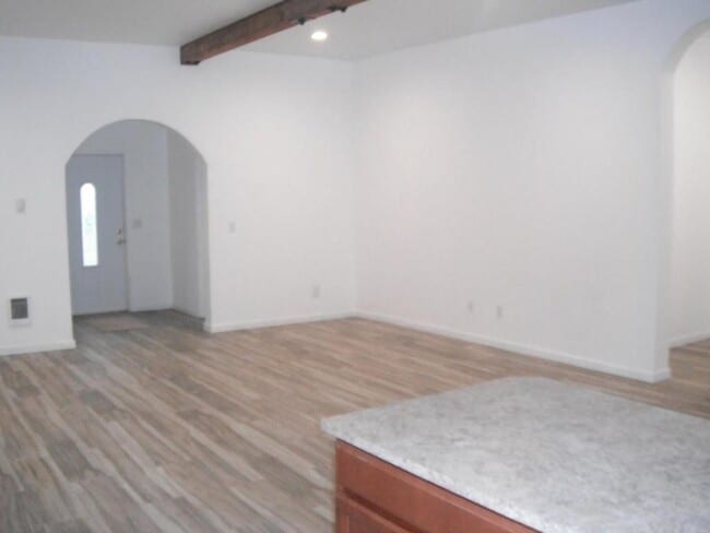 Building Photo - 387 E Milton St