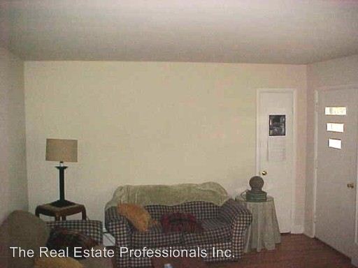 Building Photo - 702 W Race St