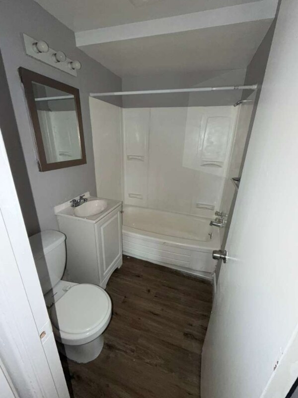 Foto del edificio - 15112 Euclid Ave