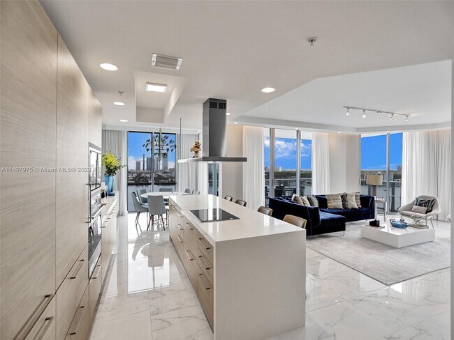 Building Photo - 17111 Biscayne Blvd