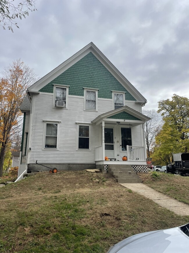 Building Photo - 8 Pleasant St
