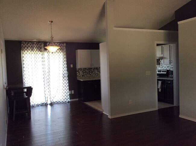 Foto del edificio - Southwest Wichita Home - Beautiful Interio...