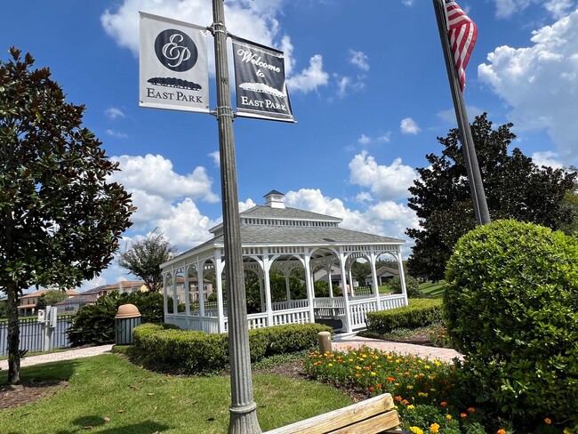 Building Photo - 10073 Silver Laurel Way