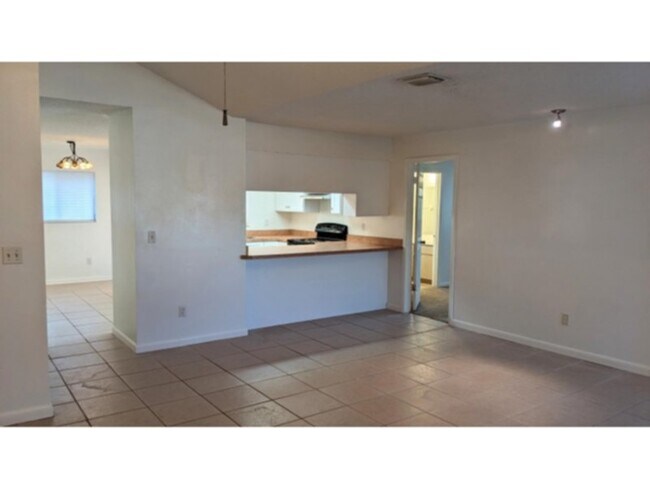 Building Photo - 3 Bedroom House, Palm Coast   www.WeRentSu...