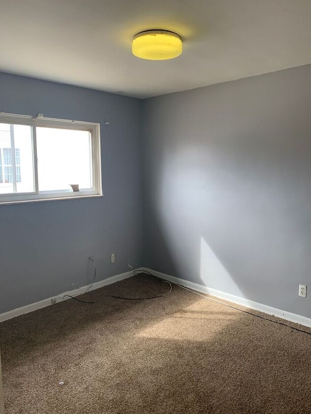 Building Photo - Beautifully updated - Close to Freeways- Section 8 Approved- Security Deposit Waiver Progrm