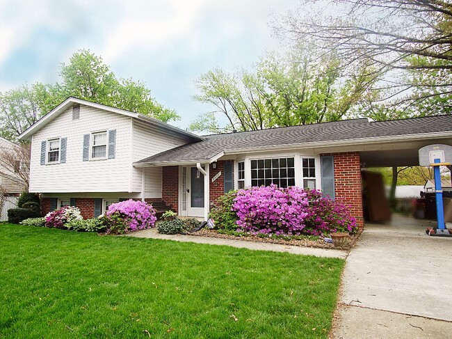 Foto del edificio - 8507 Woodside Ct