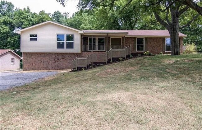 Building Photo - 634 Harpeth Bend Dr