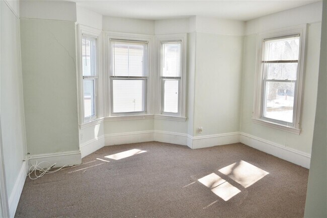 Foto del edificio - 8 Grand View Ave