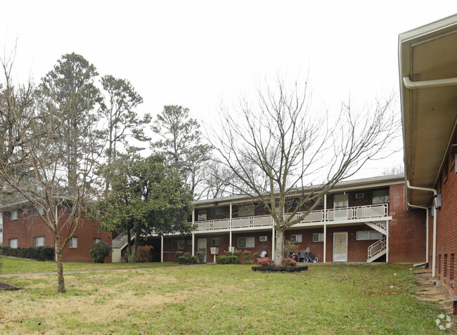 Courtyard - Holston Place Apartments