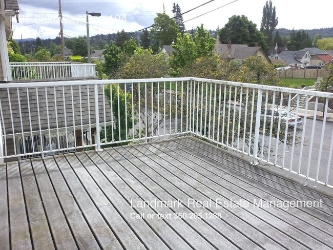 Building Photo - 401 Lakeway Dr