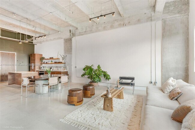Building Photo - 1749 NE Miami Ct