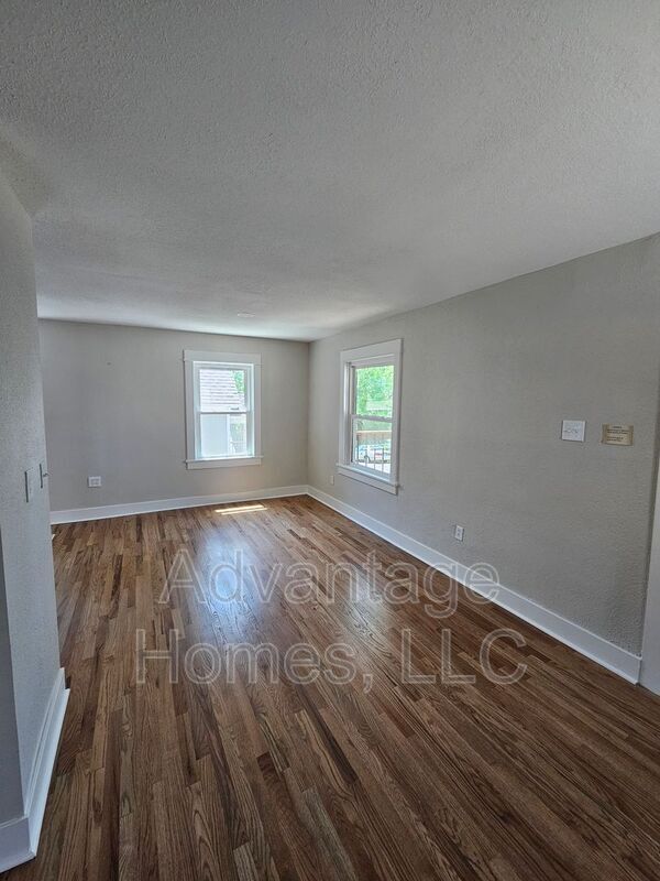 Building Photo - 4619 Bell St