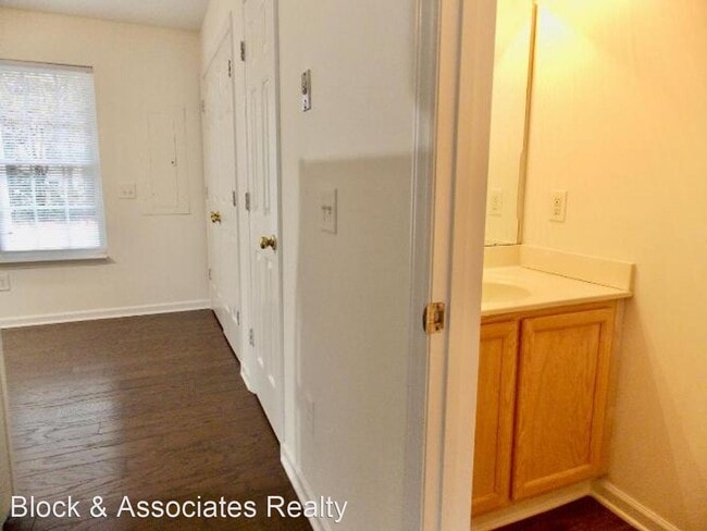 Building Photo - 2 br, 2.5 bath House - 23 Red Lane