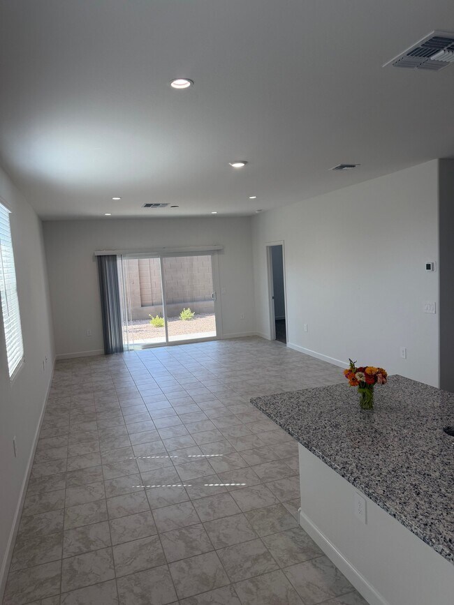 Foto del edificio - 2104 W Sylvan Ave
