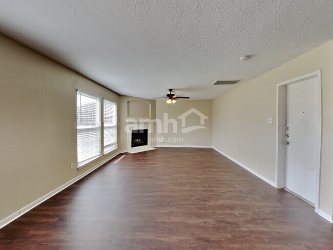 Foto del edificio - 201 Mammoth Springs Ln