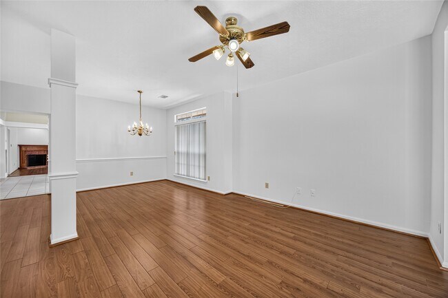 Foto del edificio - 88 Laughing Brook Ct