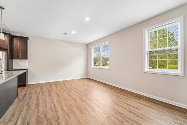 Foto del edificio - 226 Tower Ridge Cir