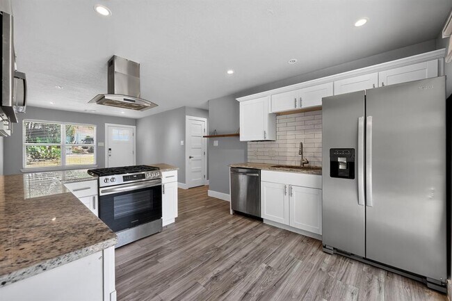 Foto del edificio - 2321 Lakehurst Dr