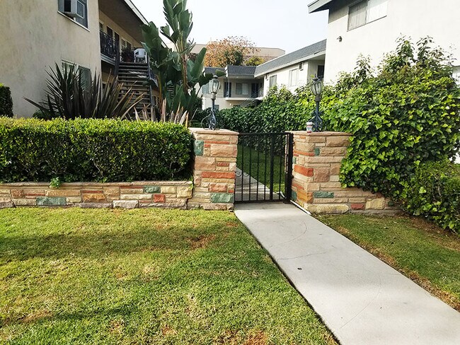 Foto del edificio - 4321 Ventura Canyon Ave