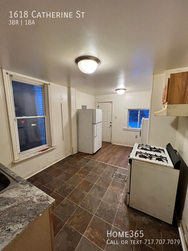 Building Photo - 3 Bedroom,  1 Bathroom Single Family