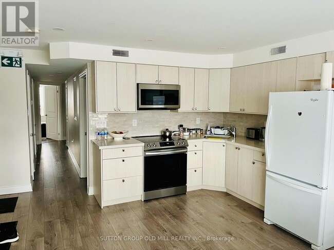 Photo du bâtiment - 1032 Burnhamthorpe Rd E