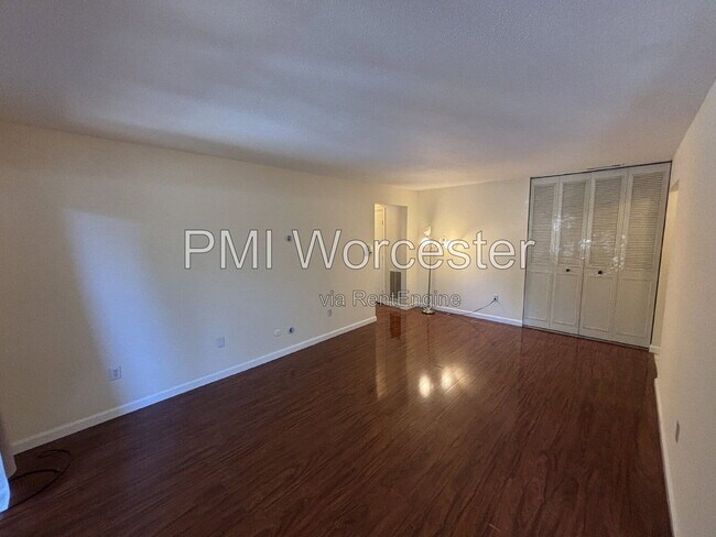 Building Photo - 66 Shrewsbury Green Dr