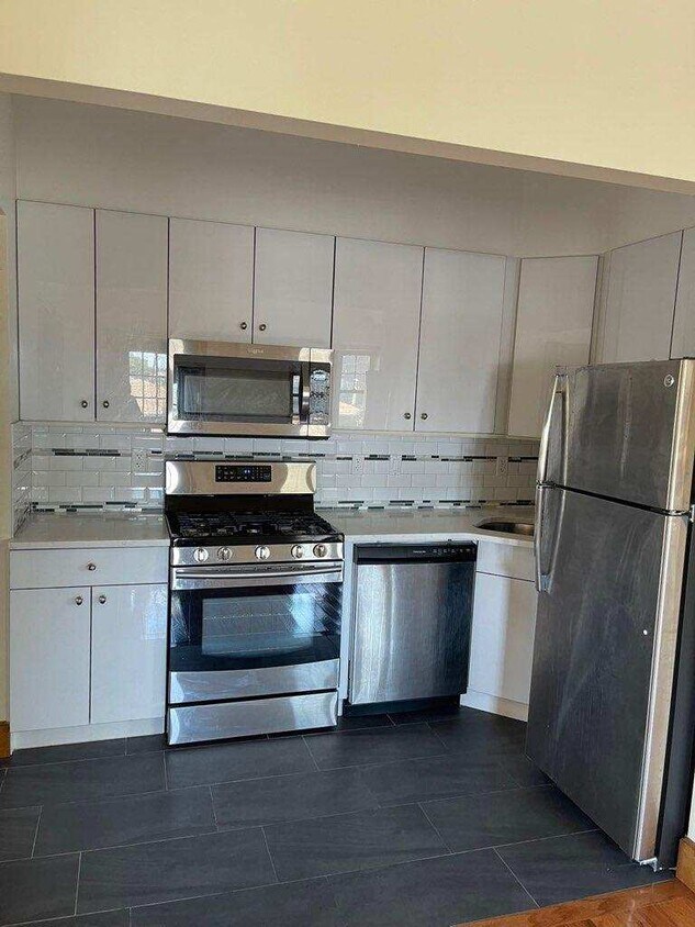 Primary Photo - 2155 Kimball St
