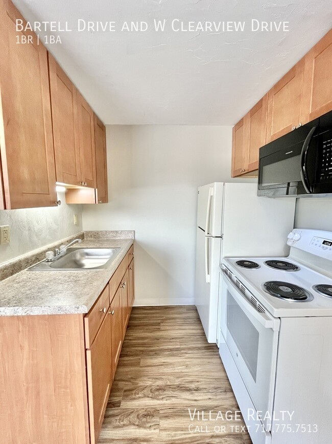 Building Photo - No Steps! Remodeled 1-Bed Convenient to I-...