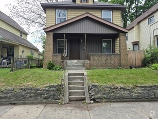 Building Photo - 1020 Sigsbee St SE
