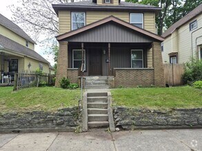 Building Photo - 1020 Sigsbee St SE