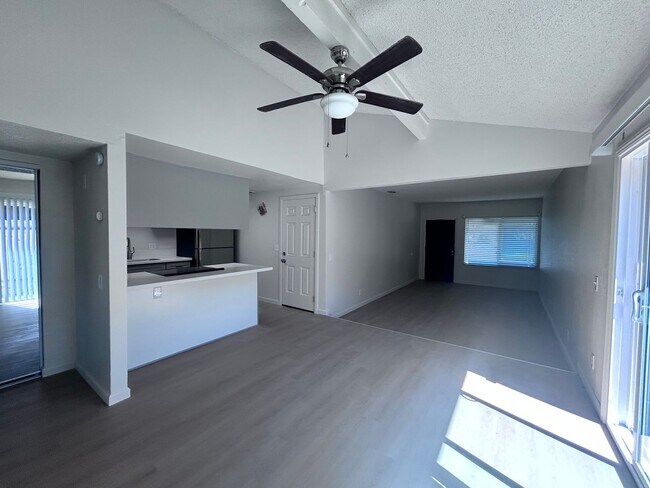 Foto del edificio - 9673-9675 Lake Natoma Drive
