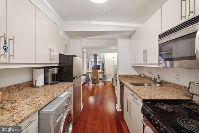 Foto del edificio - 219-29 S 18th St